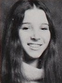 Lisa Kudrow sophomore yearbook photo